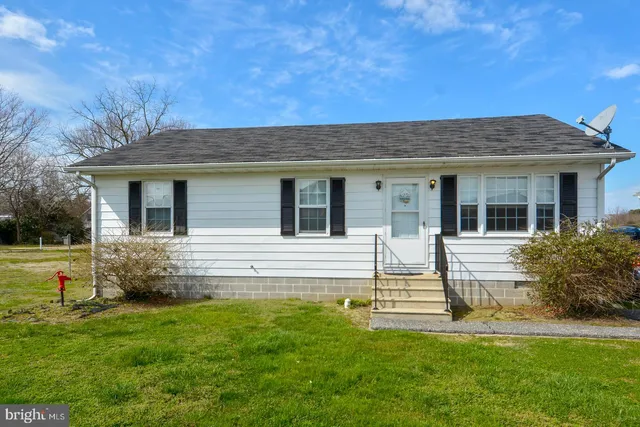 $2,400 | 19948 Church Street, Rehoboth Beach, DE 19971