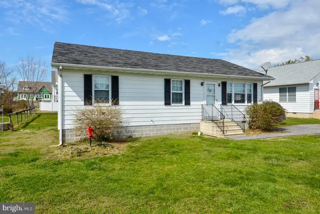 $2,400 | 19948 Church Street, Rehoboth Beach, DE 19971