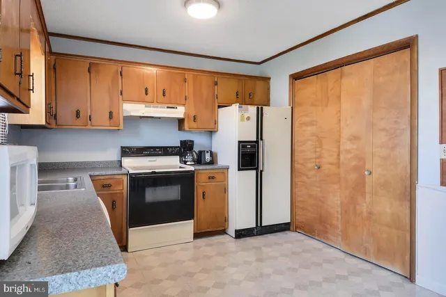 $2,400 | 19948 Church Street, Rehoboth Beach, DE 19971