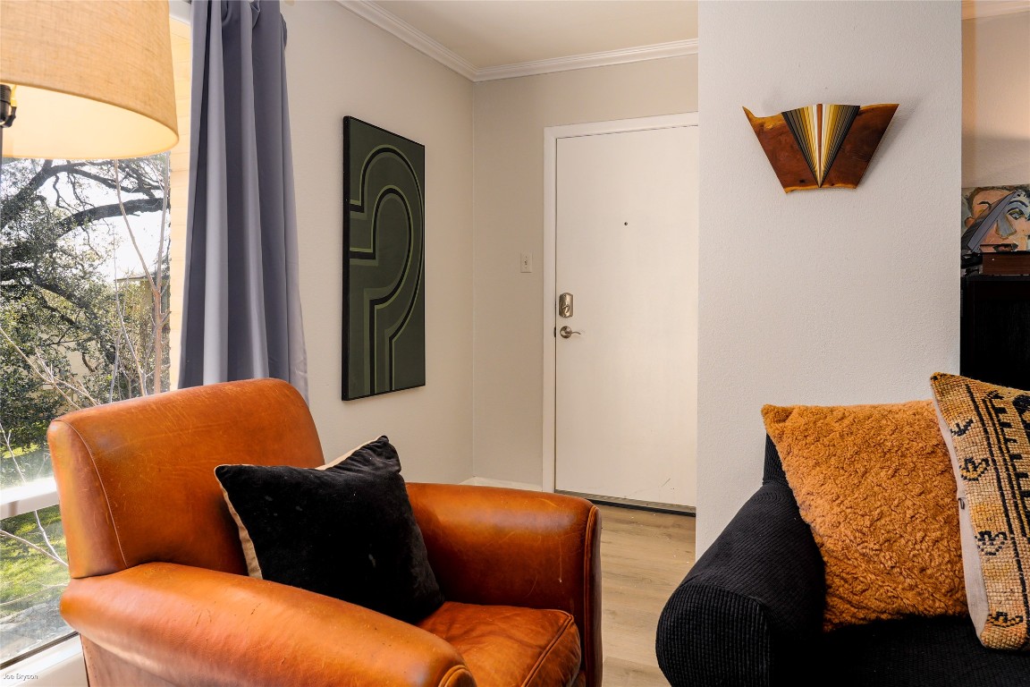 5326 Balcones Drive, Unit D Austin, TX 78731 - Photo 20 of 28 a blue and white sitting area with a chair