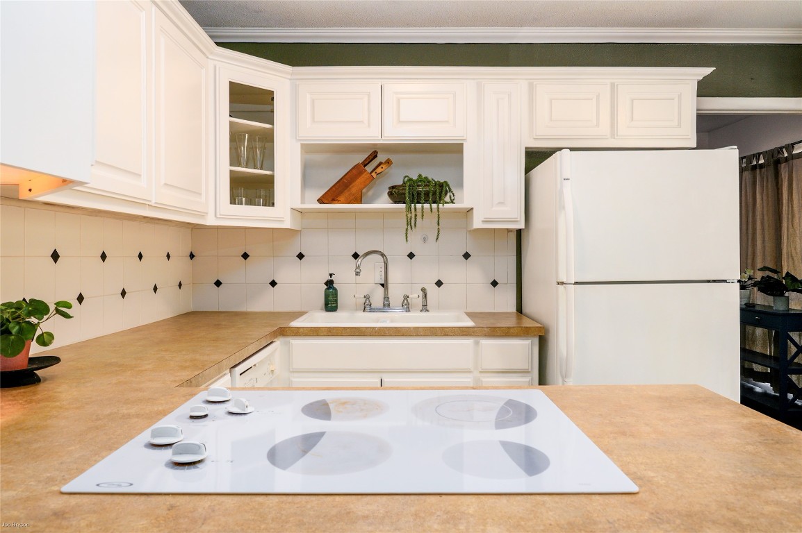 5326 Balcones Drive, Unit D Austin, TX 78731 - Photo 5 of 28 a view of kitchen with wooden floor