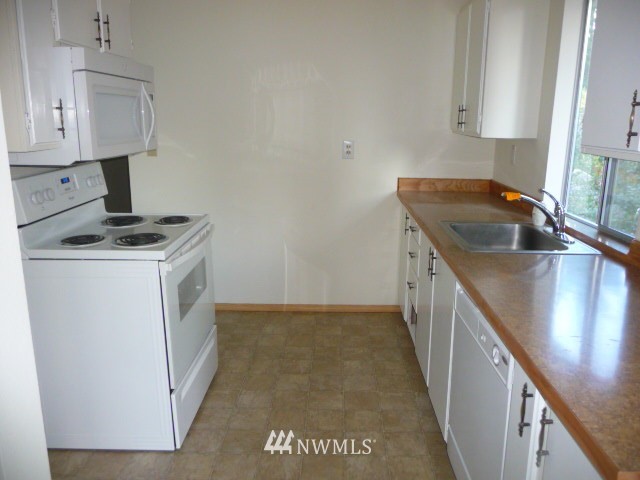 16 217th Place Southeast Bothell, WA 98021 - Photo 2 of 8