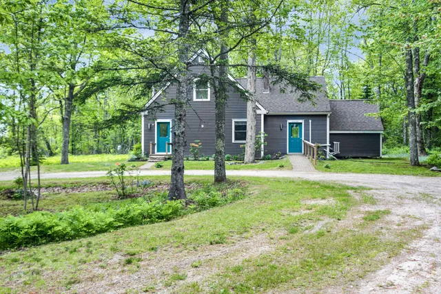 $450,000 | 8 Beech Hill Road, Blue Hill, ME 04614