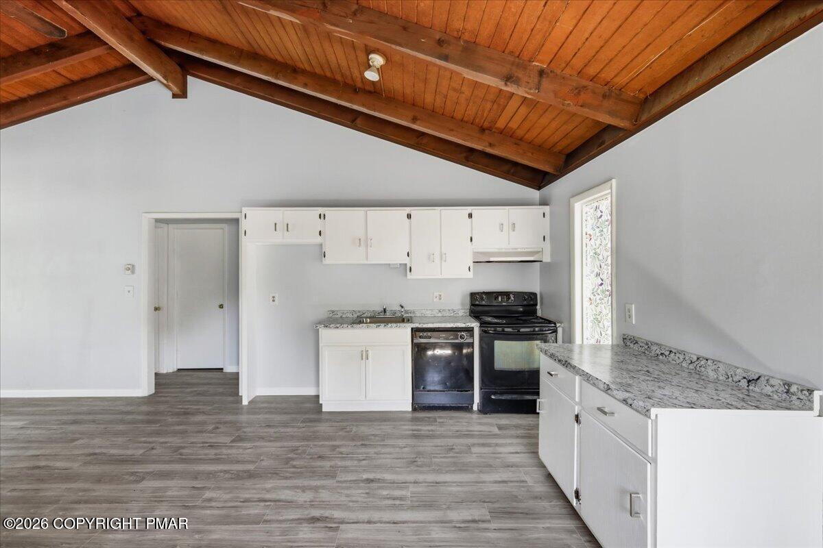 4774 Pine Ridge Drive West Bushkill, PA 18324 - Photo 7 of 23 Kitchen