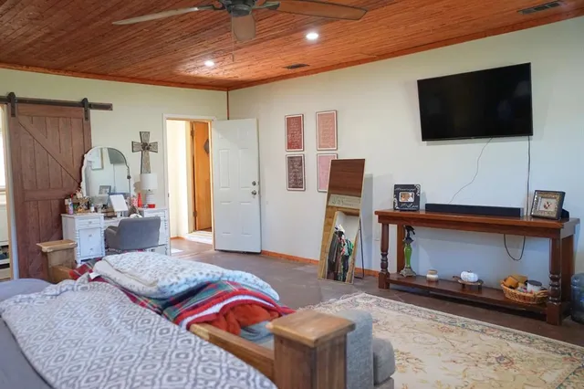 a view of a storage & utility room with washer and dryer