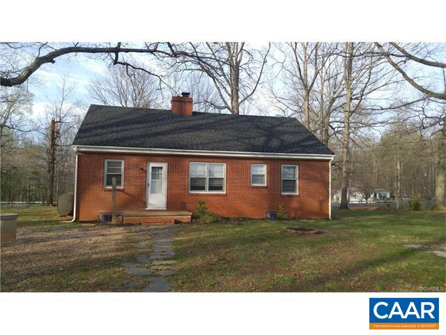 343 Lee Wayside Road Buckingham, VA 23921 - Photo 5 of 18 a black and white photo of a house