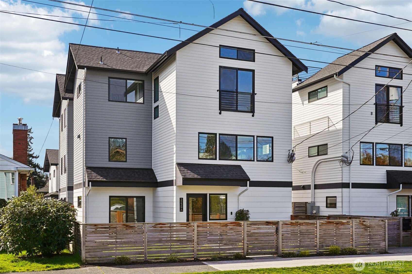 3239 61st Avenue Southwest Seattle, WA 98116 - Photo 2 of 40