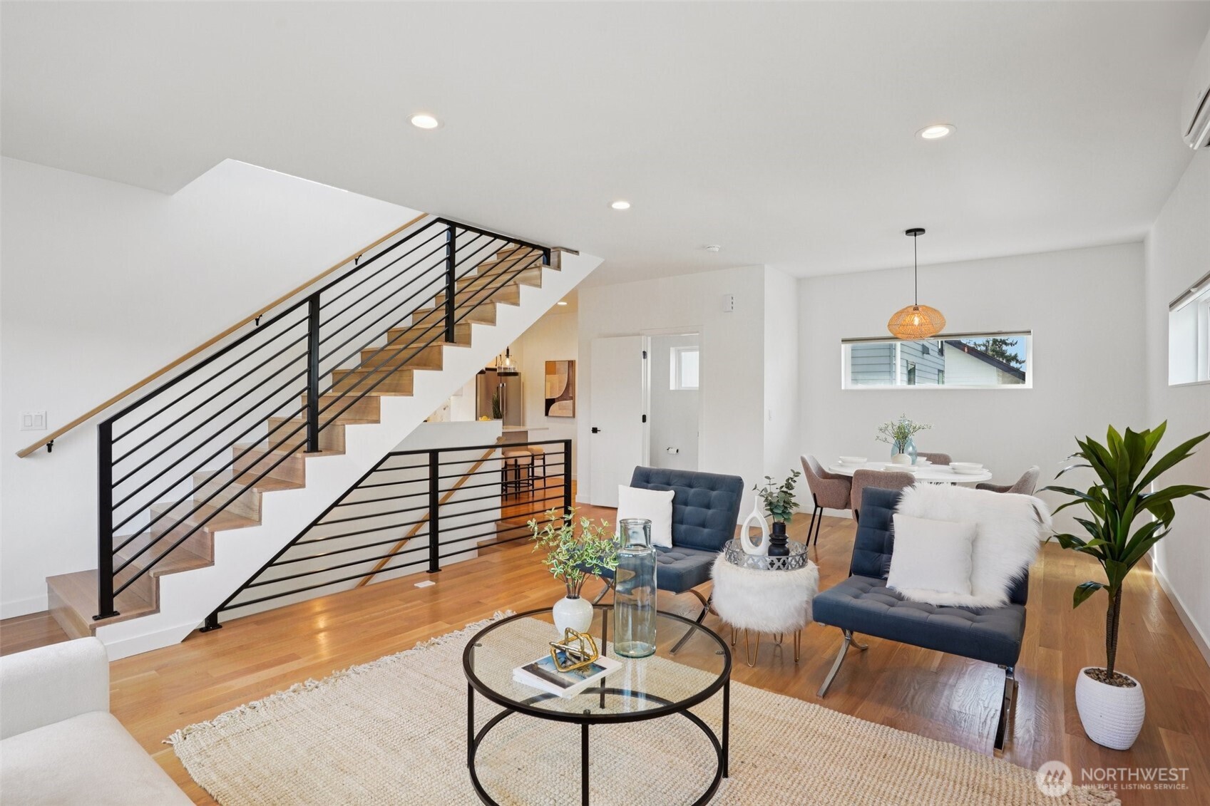 3239 61st Avenue Southwest Seattle, WA 98116 - Photo 4 of 40
