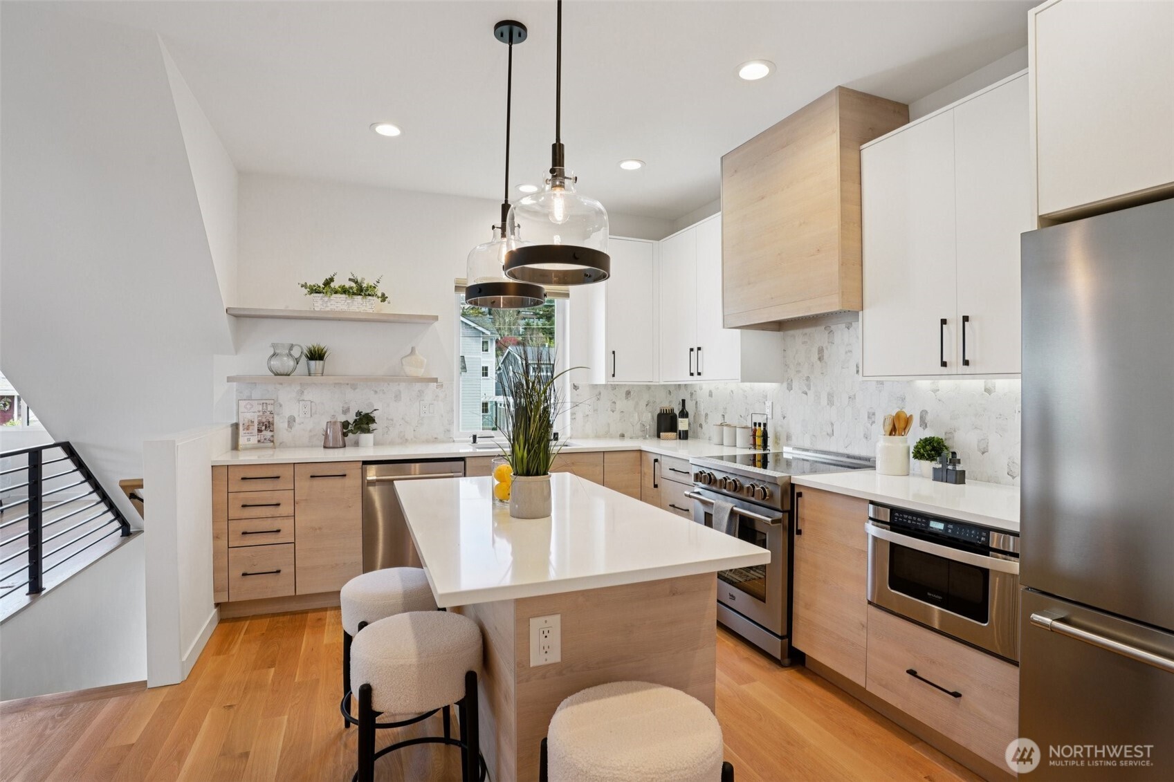3239 61st Avenue Southwest Seattle, WA 98116 - Photo 10 of 40
