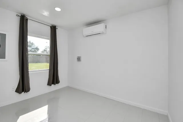 $1,200 | 11127 Melba Lane, Houston, TX 77041