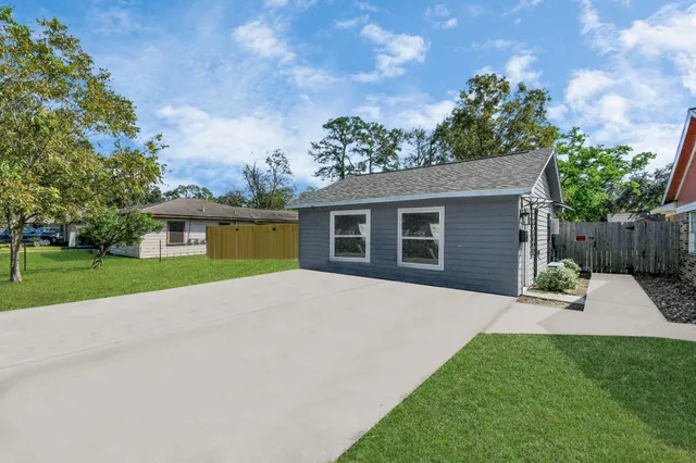 $1,200 | 11127 Melba Lane, Houston, TX 77041