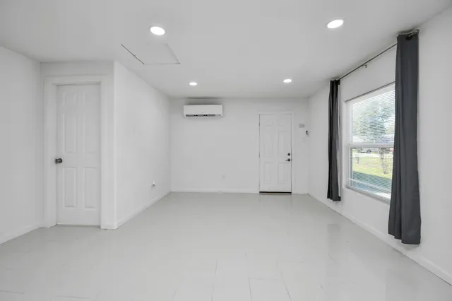 $1,200 | 11127 Melba Lane, Houston, TX 77041