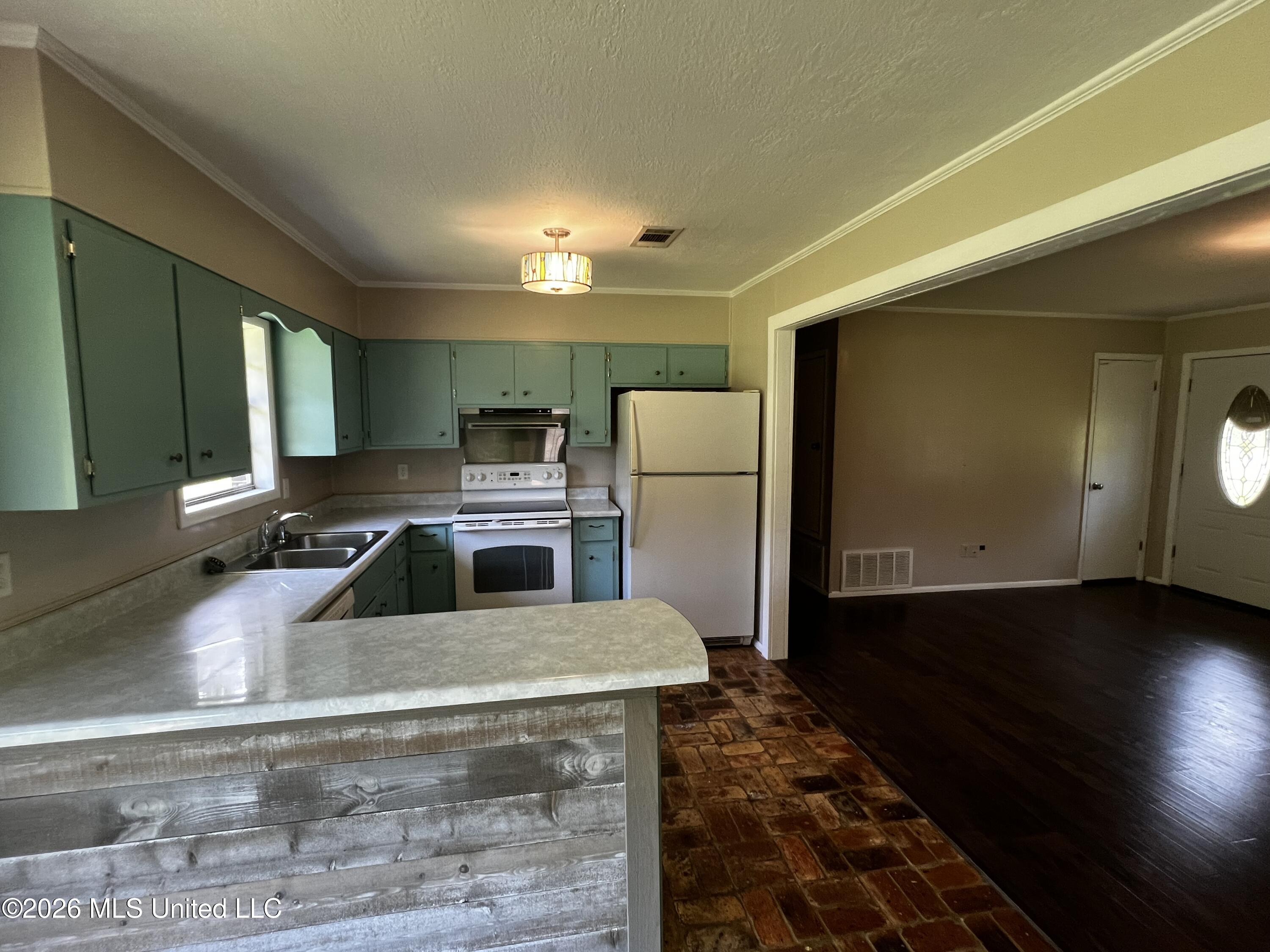 6301 Cleo Drive Moss Point, MS 39562 - Photo 13 of 42 IMG_2817