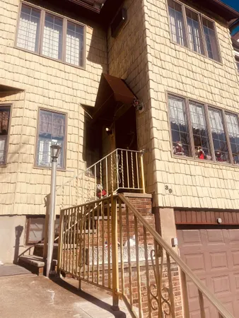 $1,800 | 39 West 35th Street, Unit 2, Bayonne, NJ 07002