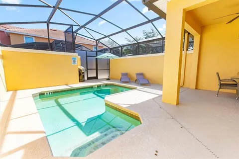 a view of an outdoor space