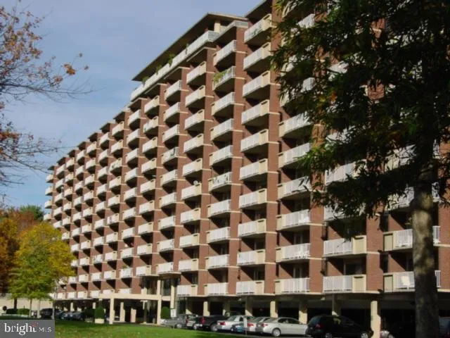 $299,900 | 1300 Army Navy Drive, Unit 625, Arlington, VA 22202