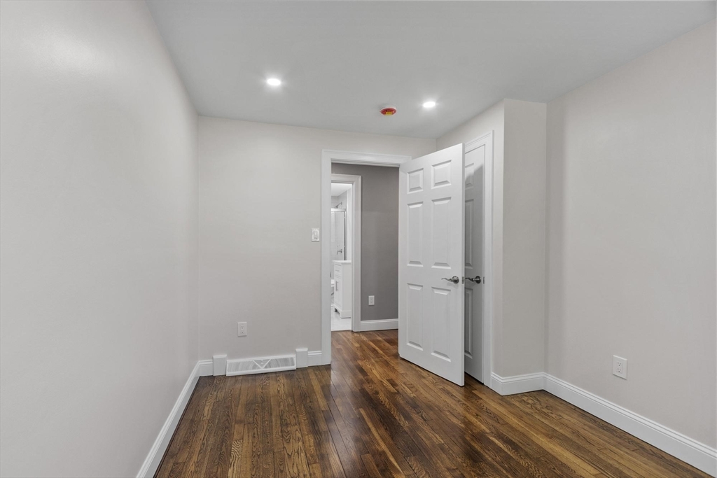 62 Queensland Road Billerica, MA 01862 - Photo 10 of 35