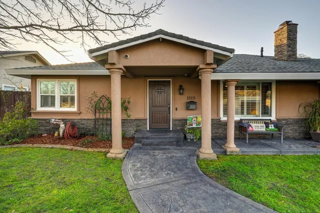 $1,195,000 | 1619 La Playa Way, Sacramento, CA 95864