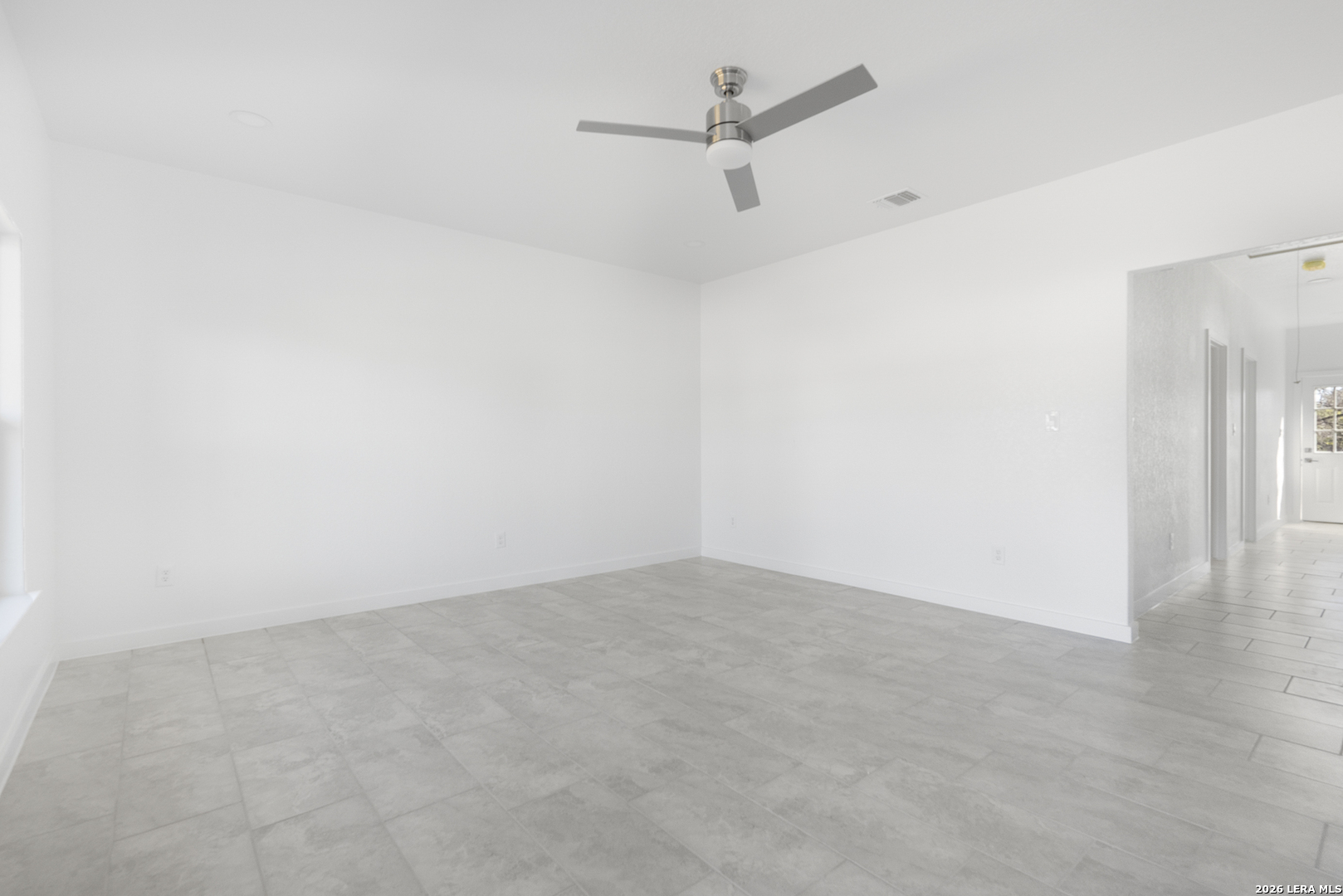 804 Peach Street Jourdanton, TX 78026 - Photo 4 of 16 an empty room