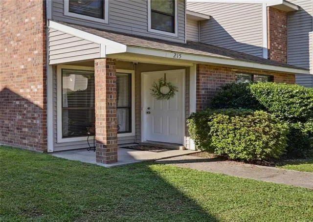 $260,000 | 215 Pineridge Court, Mandeville, LA 70448