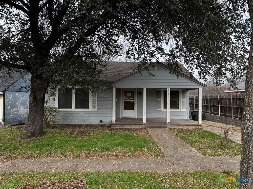 1010 South 17th Street Temple, TX 76504 - Photo 1 of 30 front view of a house with a yard
