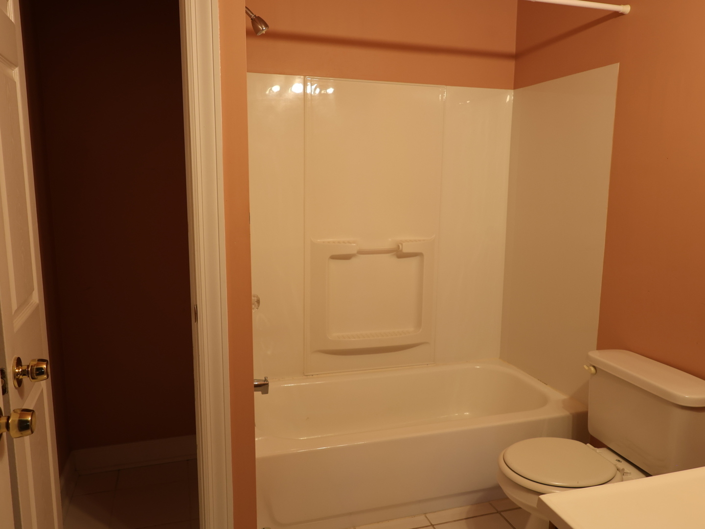 2911 Emmaus Avenue Zion, IL 60099 - Photo 15 of 28 a bathroom with a shower a toilet and a bathtub