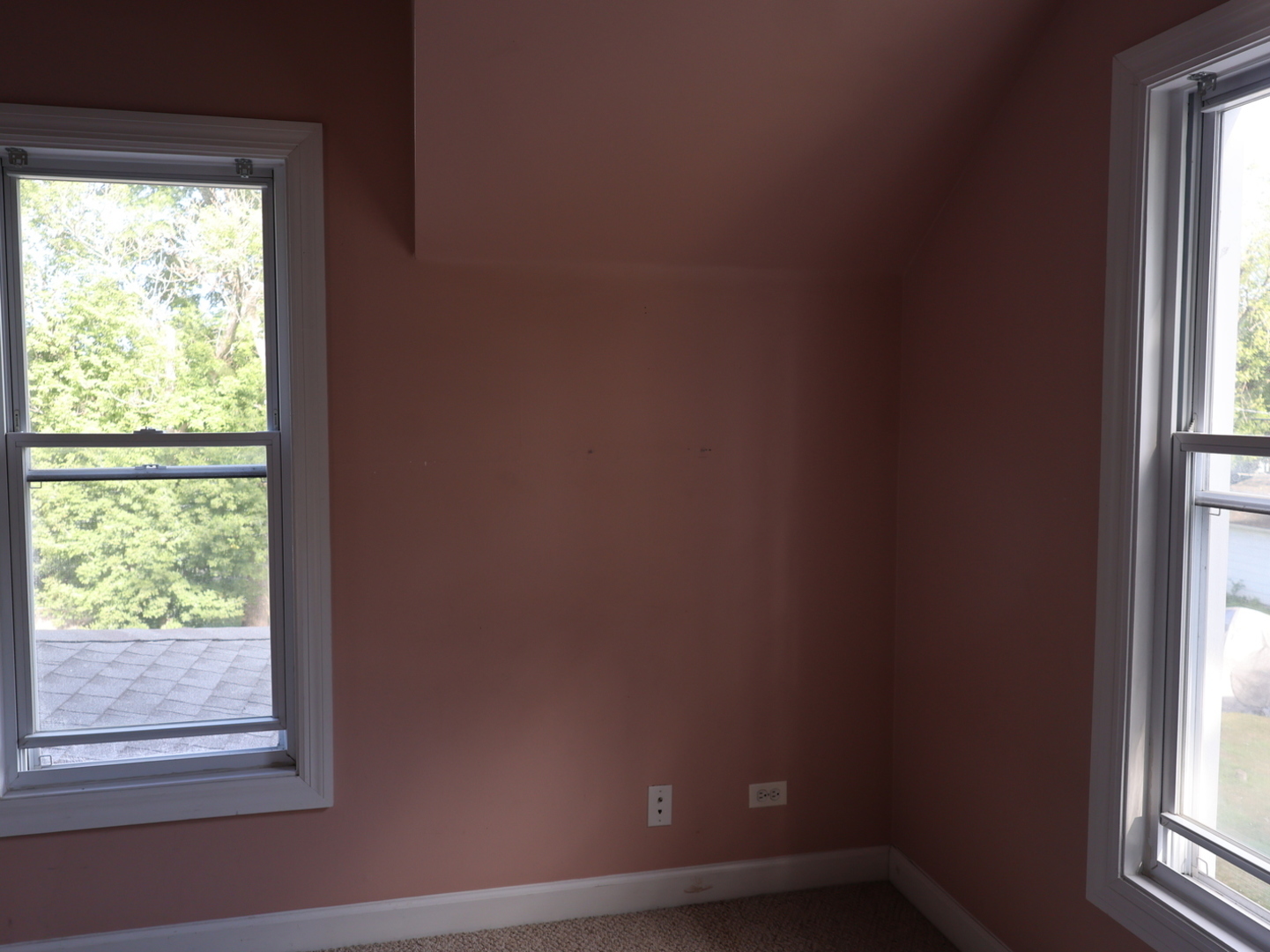 2911 Emmaus Avenue Zion, IL 60099 - Photo 18 of 28 a small space with a window