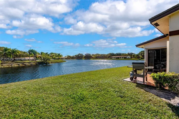 $419,999 | 840 Southwest 120th Way, Davie, FL 33325