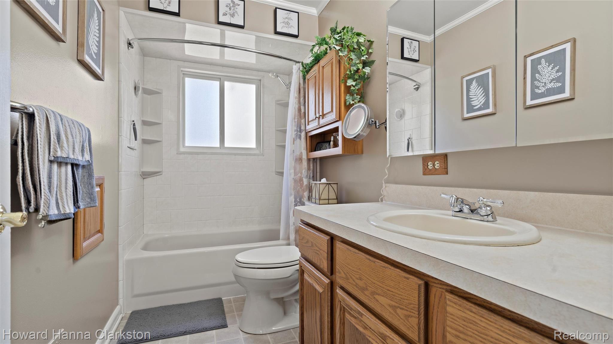5122 Waldon Road Clarkston, MI 48348 - Photo 12 of 21 Bathroom