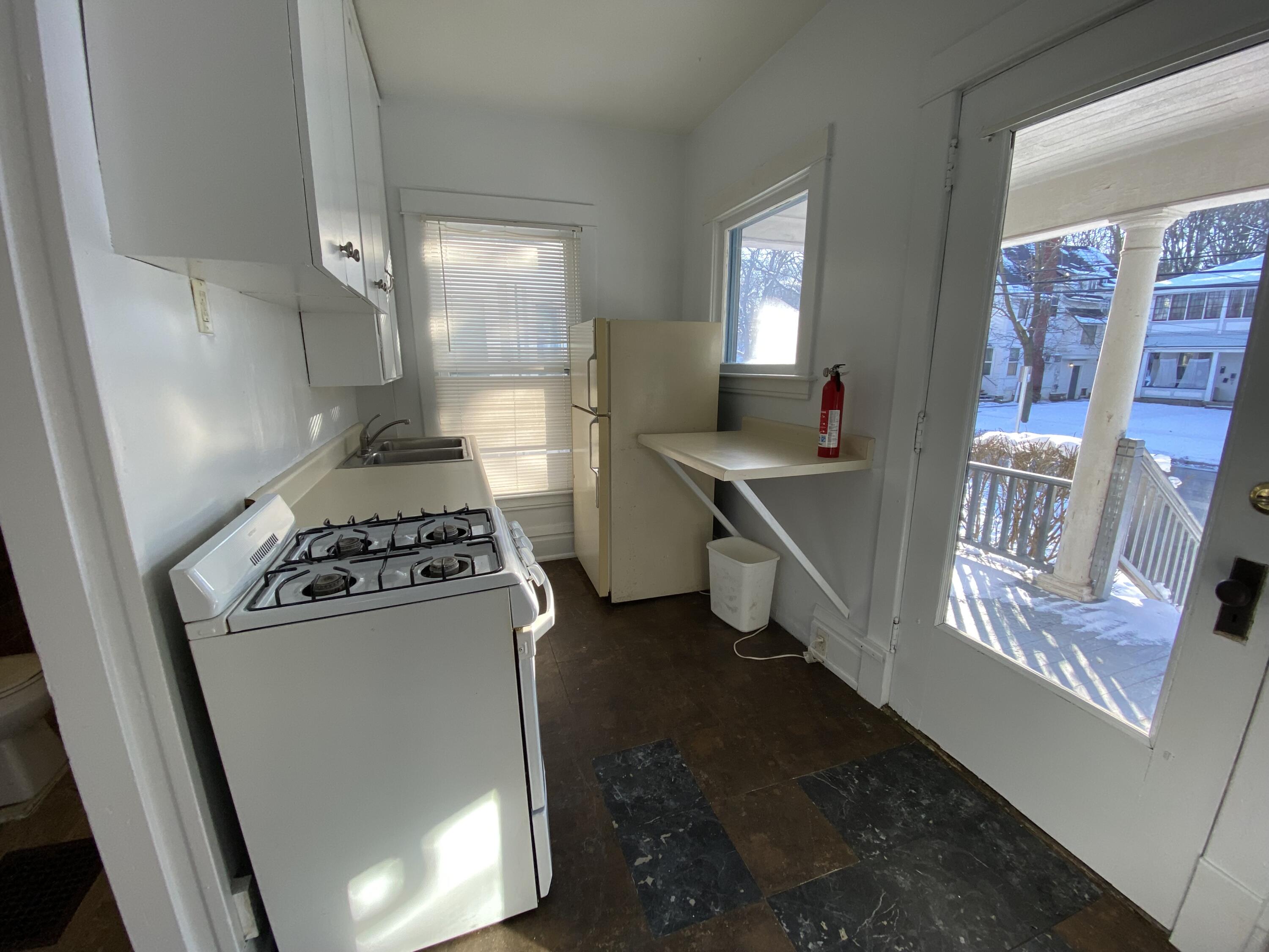 415 Davis Street Kalamazoo, MI 49007 - Photo 4 of 27 Photo Feb 01 2023, 3 52 45 PM