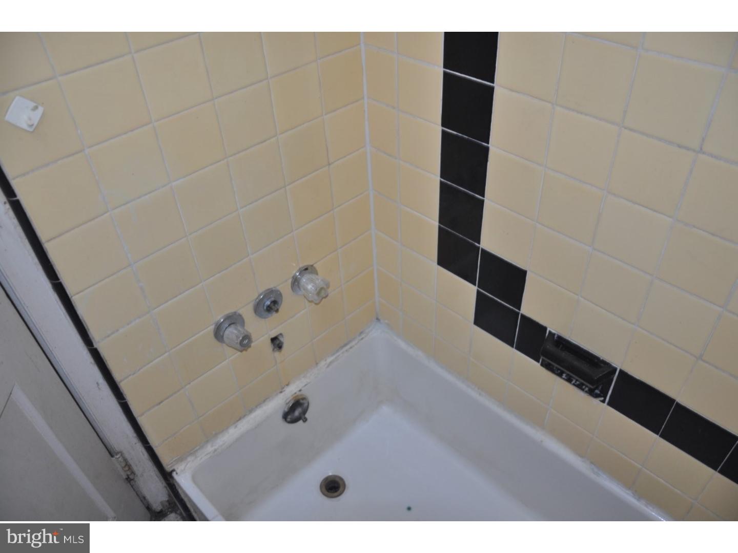 126 Spring Valley Road Darby, PA 19023 - Photo 7 of 17