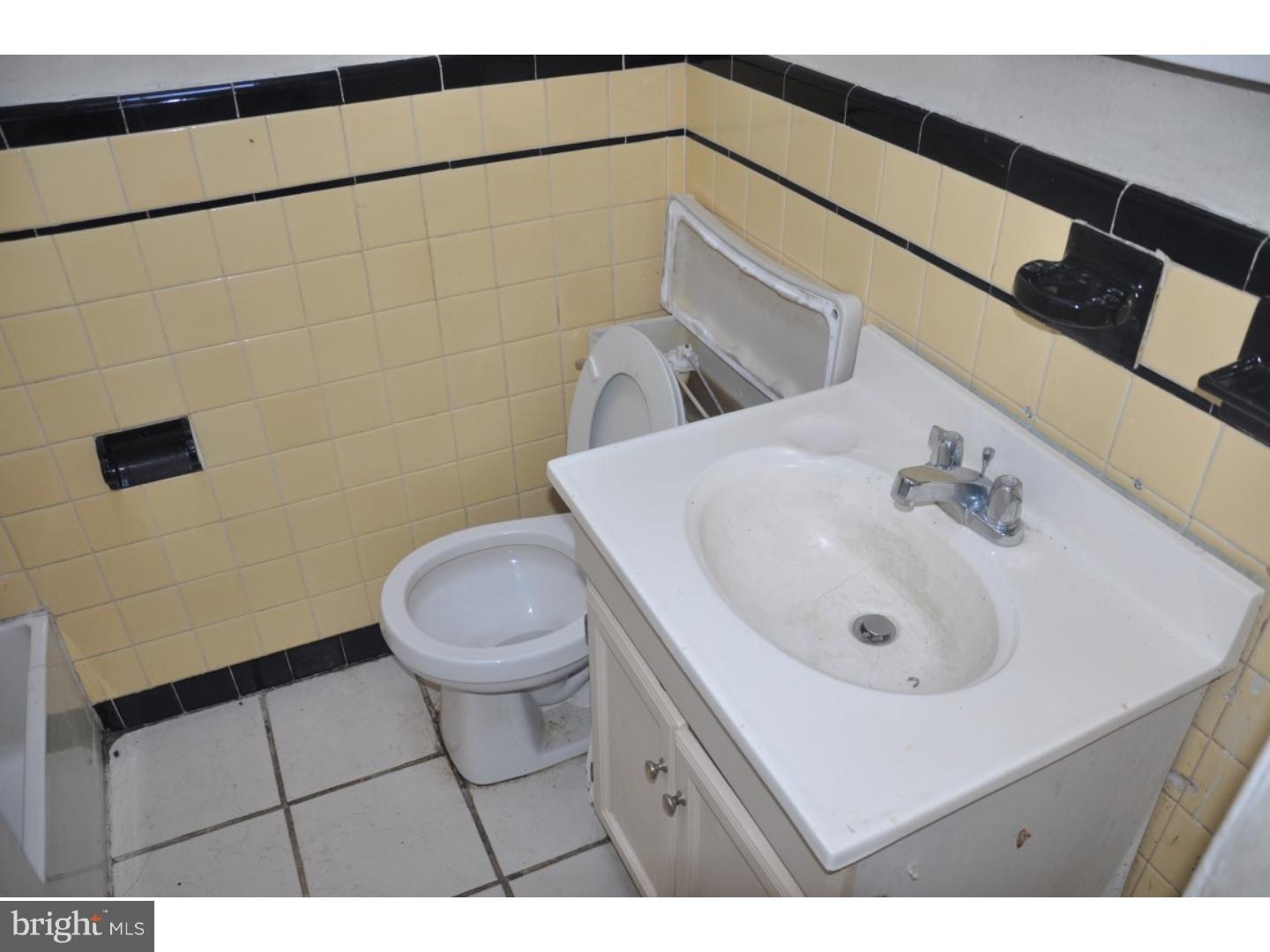 126 Spring Valley Road Darby, PA 19023 - Photo 8 of 17