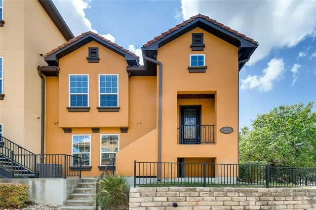 $2,250 | 11929 Terraza Circle, Unit TH37, Austin, TX 78726