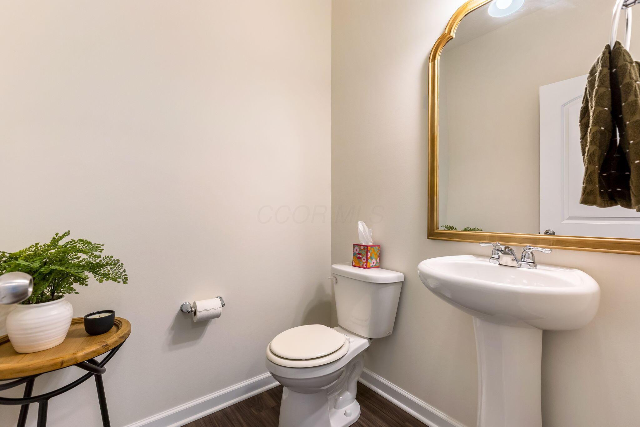 324 Raccoon Avenue Johnstown, OH 43031 - Photo 8 of 41 Half bath