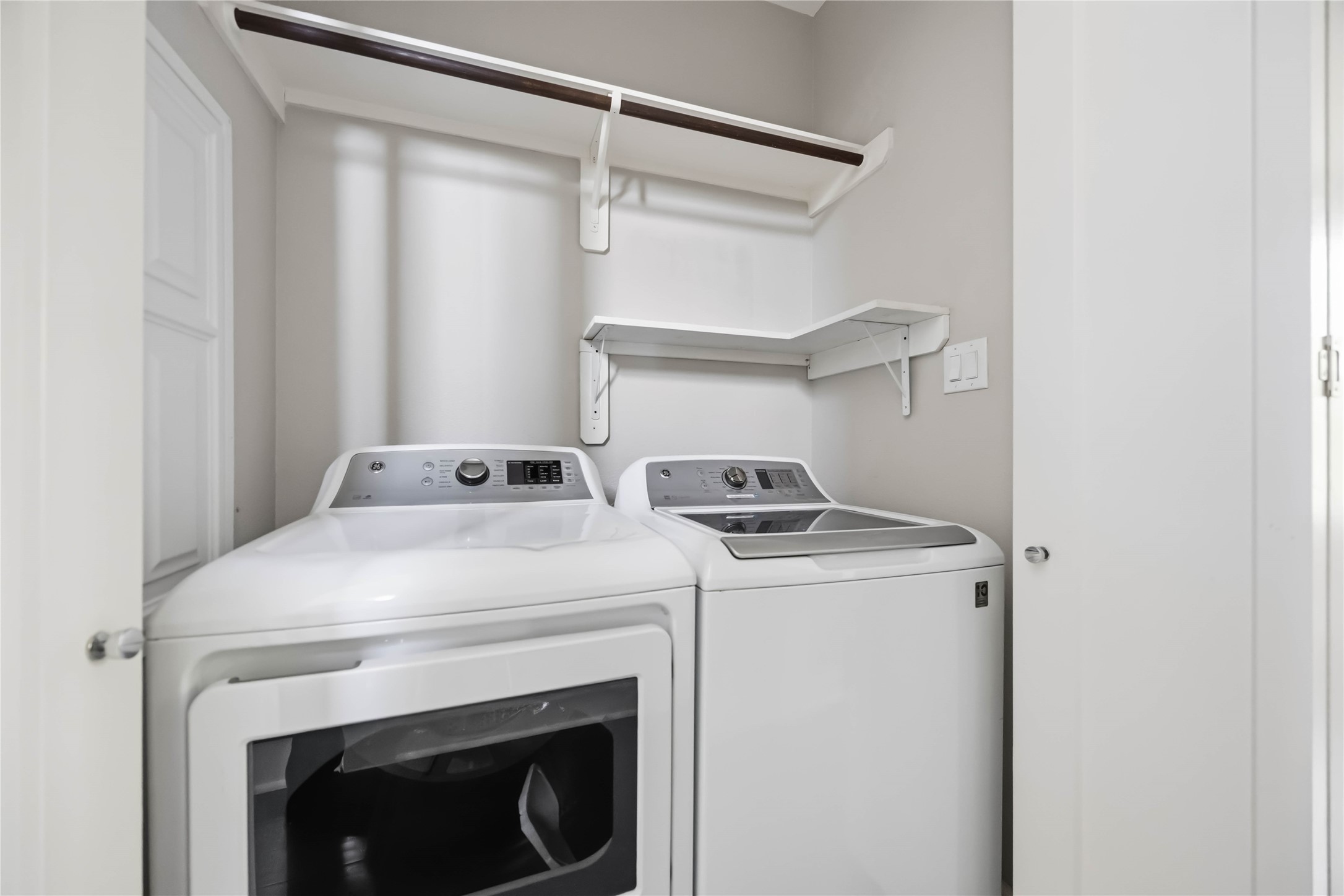 708 Schwartz Street Houston, TX 77020 - Photo 17 of 25 a utility room with dryer and washer