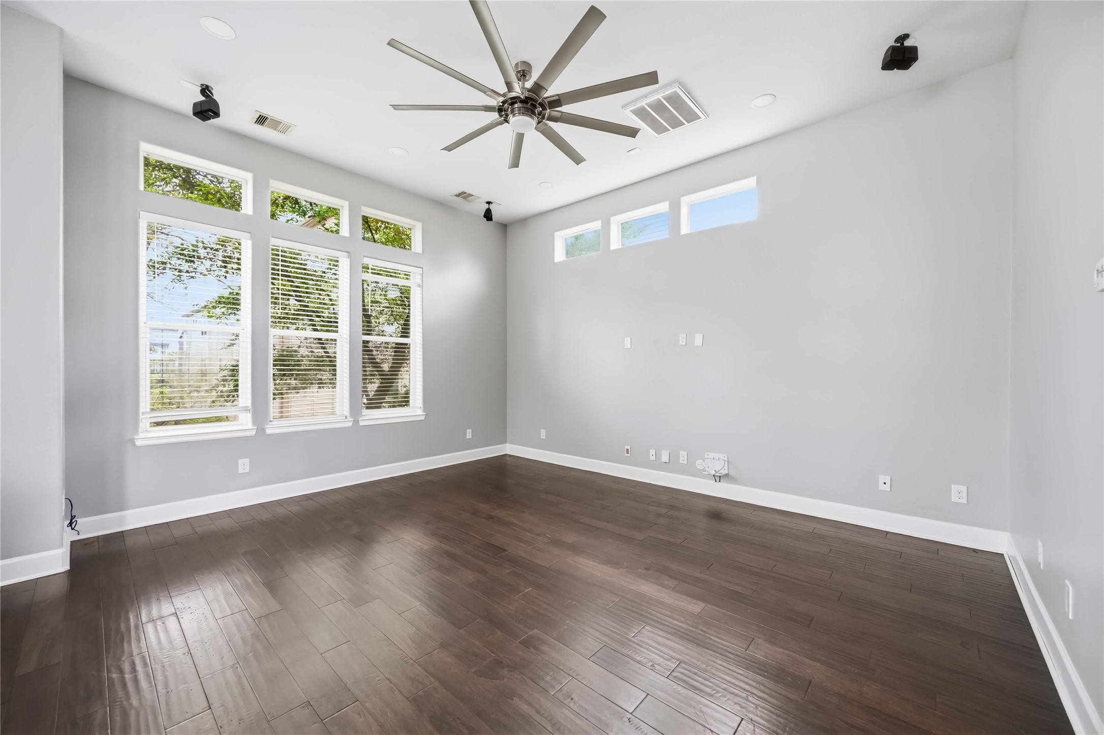 708 Schwartz Street Houston, TX 77020 - Photo 18 of 25 an empty room with wooden floor and windows