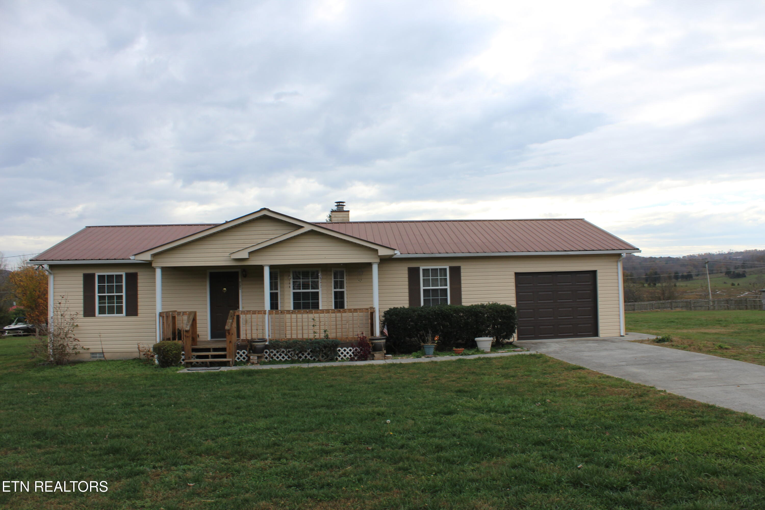 252 Clawson Road La Follette, TN 37766 - Photo 3 of 19 IMG_6947