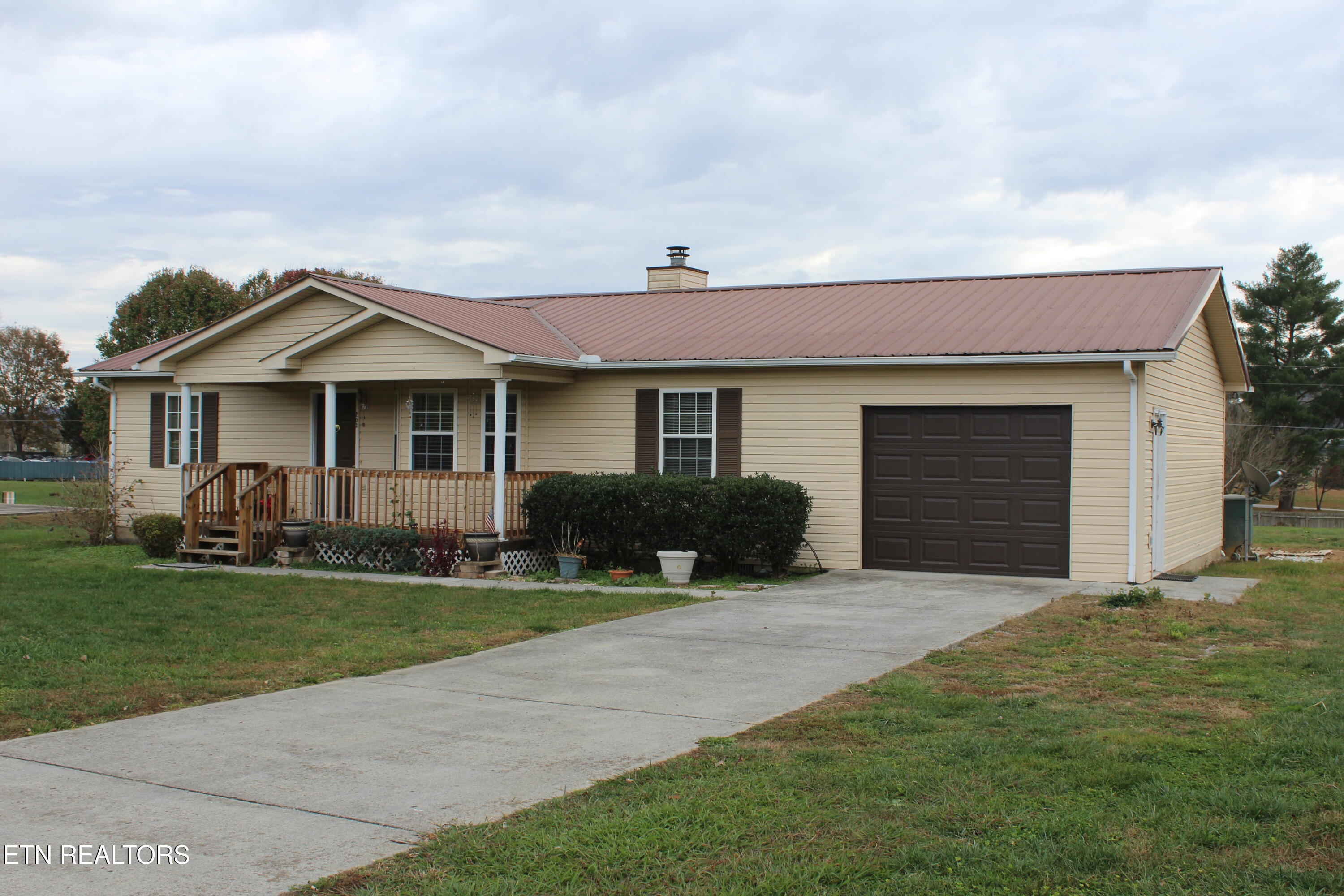 252 Clawson Road La Follette, TN 37766 - Photo 4 of 19 IMG_6948