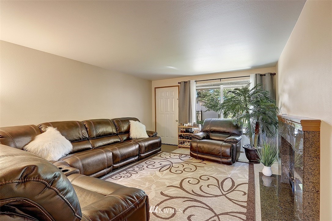 607 65th Place Southeast Everett, WA 98203 - Photo 3 of 18 Gallery Image 3