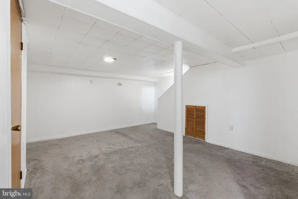 an empty room with a empty space