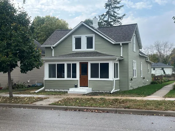 $290,000 | 215 North Maple Street, Chaska, MN 55318