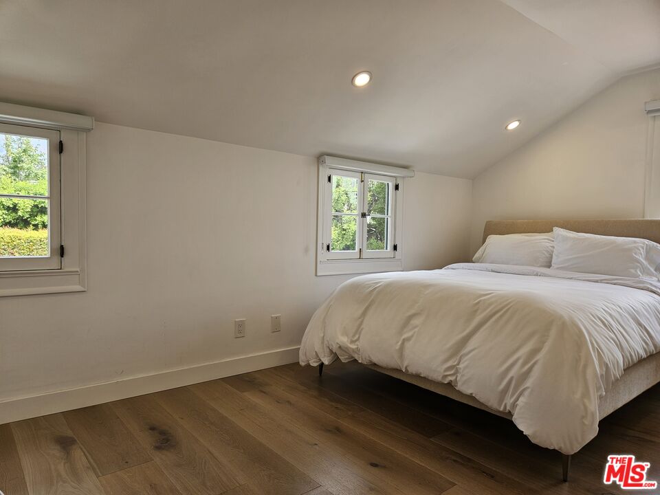 212 South Muirfield Road Los Angeles, CA 90004 - Photo 11 of 20