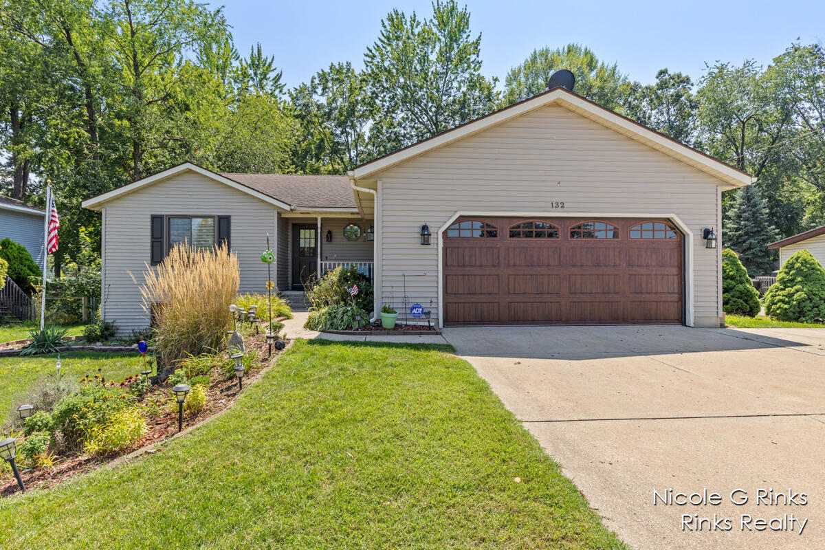 132 Riley Street Holland, MI 49424 - Photo 3 of 24 IMG_1000