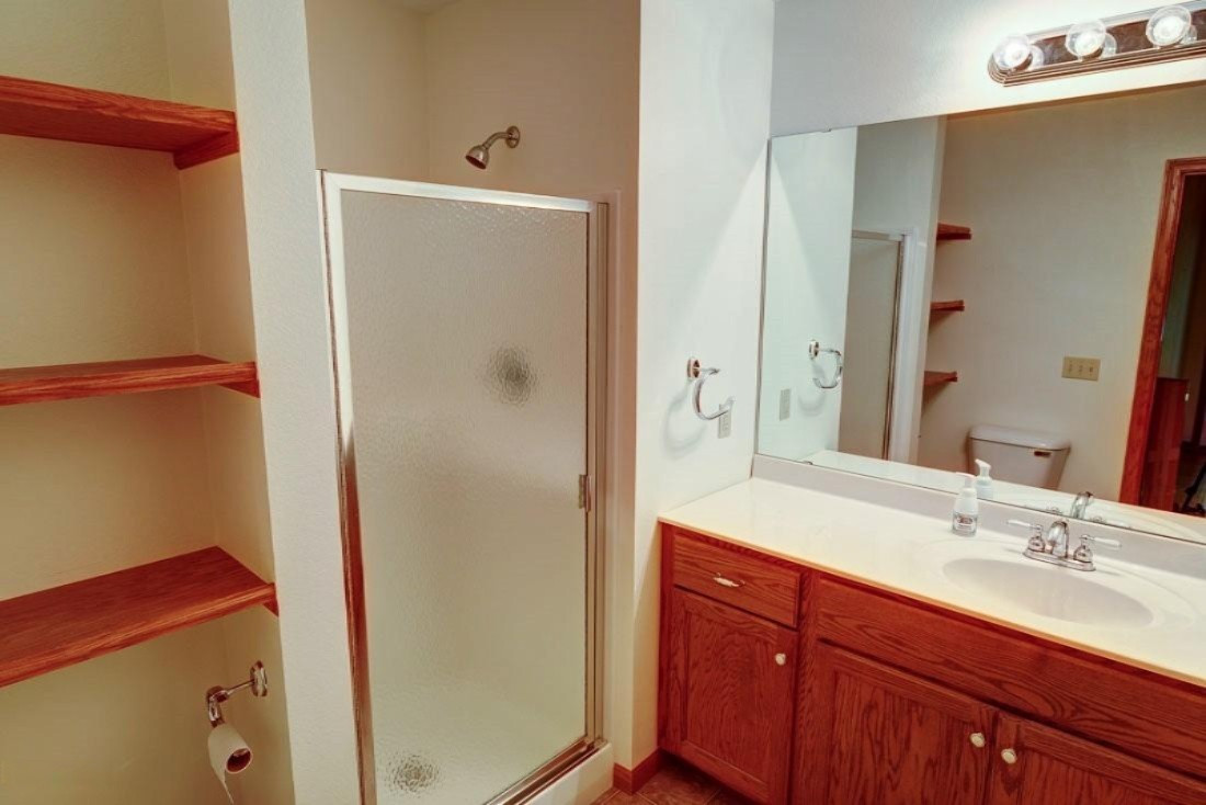 14213 Rivers Way Big Rapids, MI 49307 - Photo 15 of 25 LHP_3808_Front_Bath