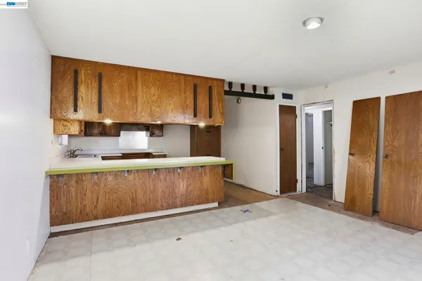 $1,250,000 | 2550 Damuth Street, Oakland, CA 94602