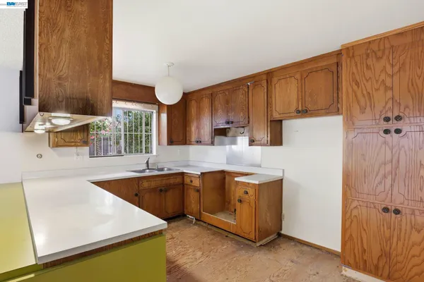 $1,250,000 | 2550 Damuth Street, Oakland, CA 94602