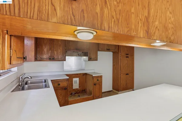 $1,250,000 | 2550 Damuth Street, Oakland, CA 94602