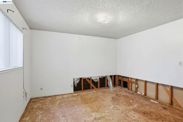 $1,250,000 | 2550 Damuth Street, Oakland, CA 94602