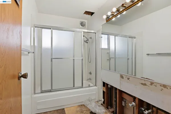 $1,250,000 | 2550 Damuth Street, Oakland, CA 94602