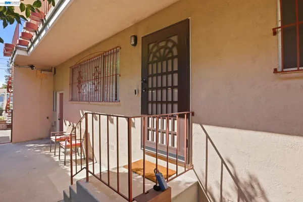 $1,250,000 | 2550 Damuth Street, Oakland, CA 94602